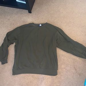 Army green men’s crewneck from H&M size extra large